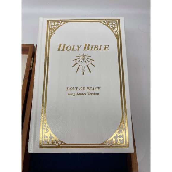 Holy Bible Dove Of Peace King James UNION Carpenters Dedication Vintage RARE - Picture 5 of 14